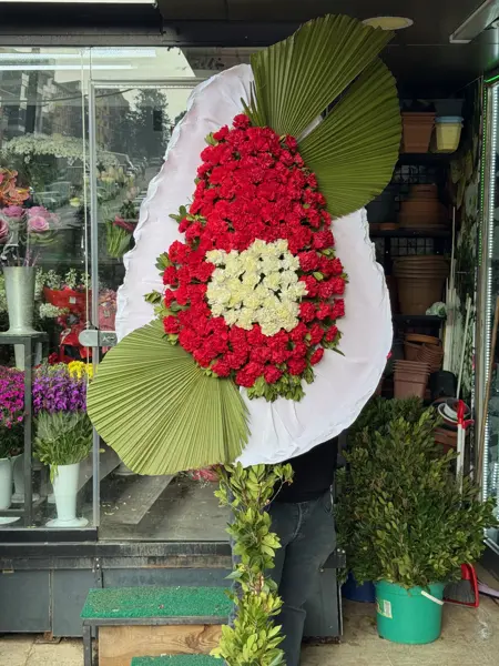 Kırmızı-Beyaz Karanfil Çelengi